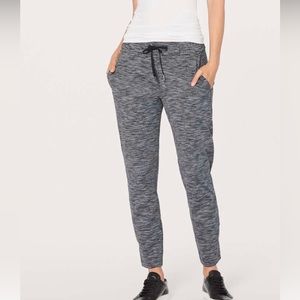 Lululemon On The Fly Pant size 2